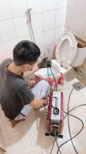 Nguyên nhân bồn cầu xả nước chậm và cách xử lý tại nhà