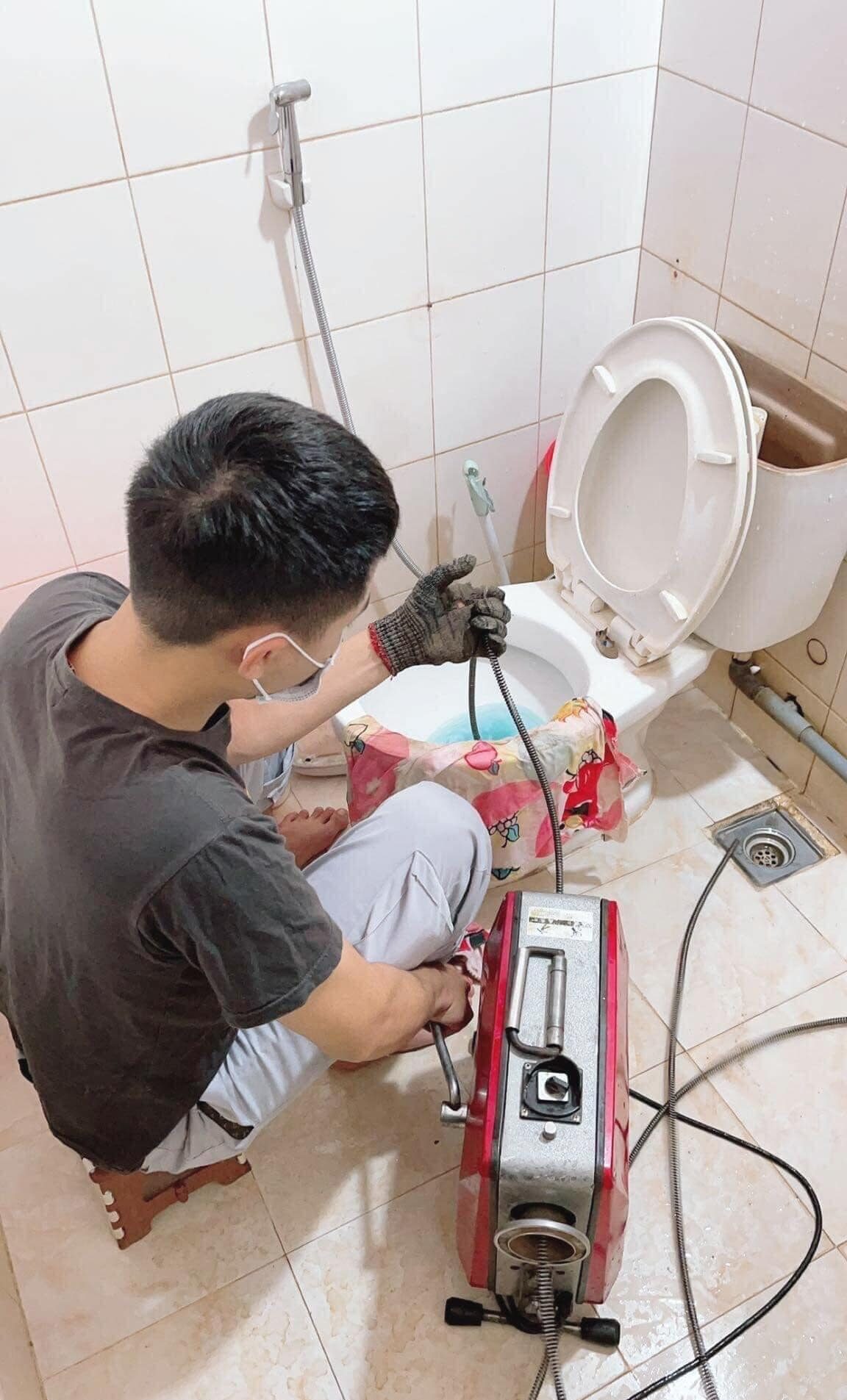 Dịch vụ thông tắc bồn cầu tại nhà Minh Phát giá rẻ